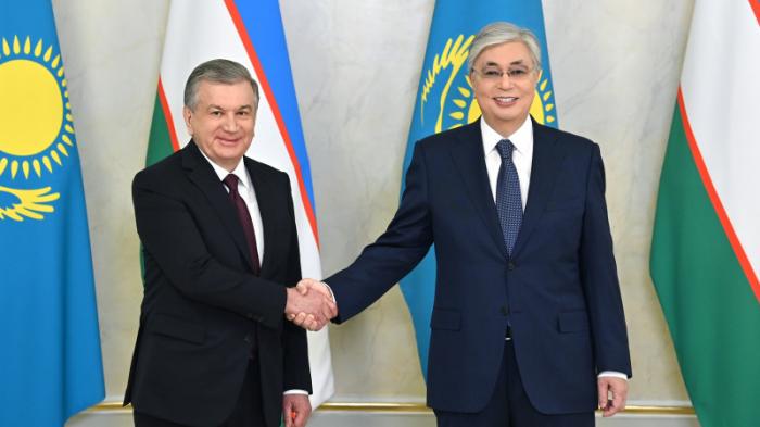 Токаев провел переговоры с президентом Узбекистана в Акорде
                06 декабря 2021, 13:52