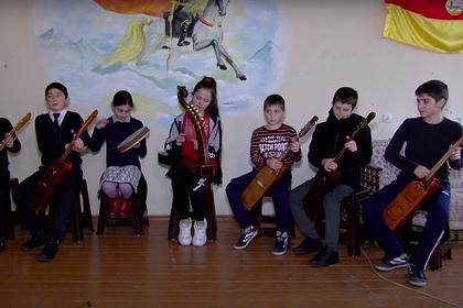 Педагог Северной Осетии организовал ансамбль старинных национальных инструментов