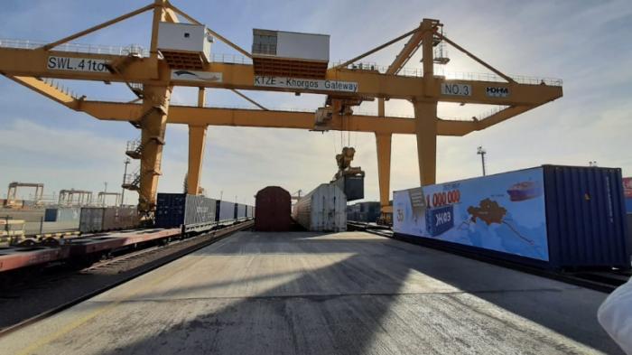 Объем транзитных контейнерных перевозок через Казахстан достиг 1 миллиона ДФЭ
                07 декабря 2021, 17:00