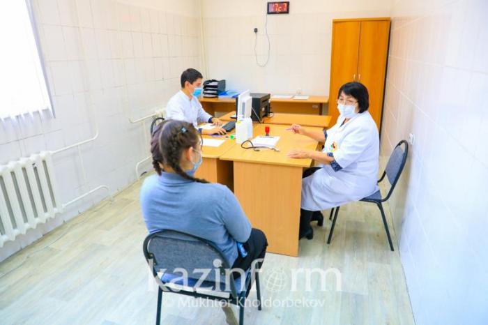 Подростки Талдыкоргана начали получать второй компонент вакцины Pfizer