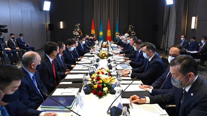 Мамин провел переговоры с главой правительства Кыргызстана
                08 декабря 2021, 12:01