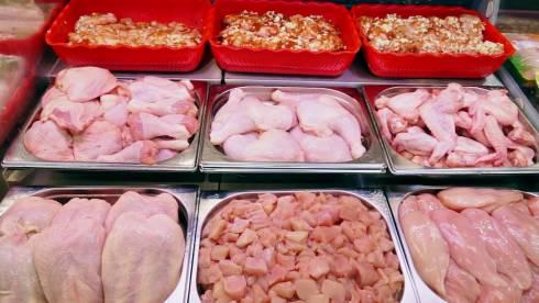Четыре предприятия Карагандинской области реализовывали курятину по разным ценам