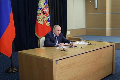 В Кремле описали реакцию Путина на формат общения с Байденом