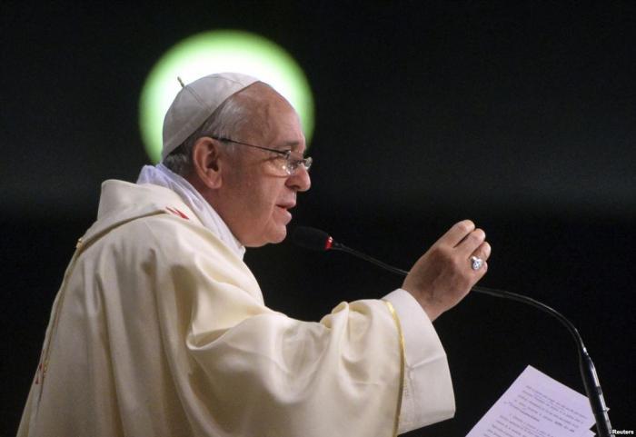 Папа Римский не считает секс вне брака 