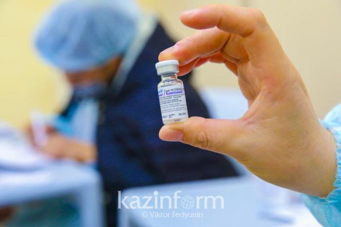 Какой процент населения Казахстана охвачен вакцинацией против КВИ