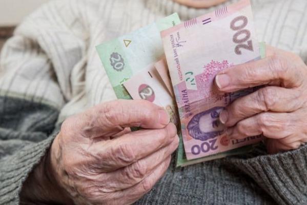 Кабмин увеличил расходы Пенсионного фонда на 4,3 млрд гривен до 521,2 млрд гривен для своевременной выплаты пенсий