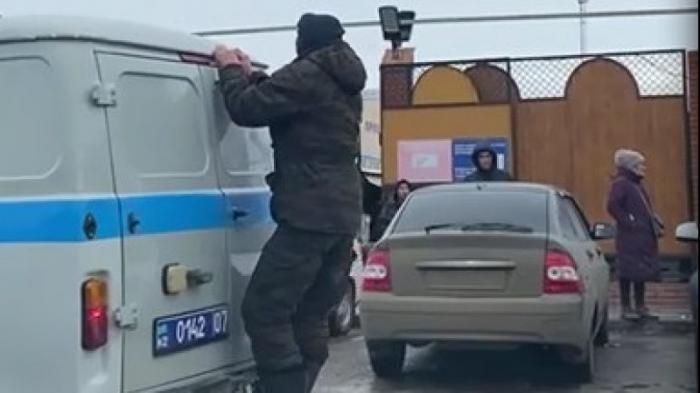 Видео с неприличными телодвижениями уральца на полицейской машине попало в Сеть
                10 декабря 2021, 00:07