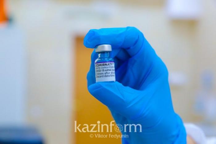 Сколько женщин и подростков привились вакциной Pfizer в Казахстане