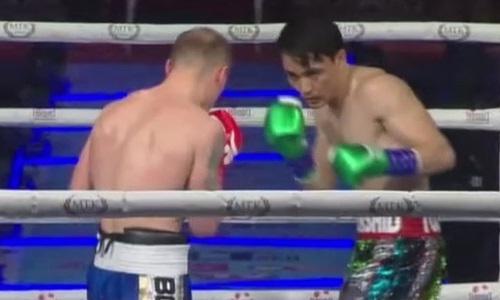 Российский боксер после нокаута казахстанца досрочно проиграл узбеку