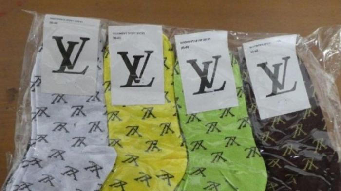 Фуру из Казахстана с контрафактными носками известных брендов задержали на границе с РФ
                13 декабря 2021, 03:05