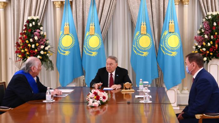 Назарбаев встретился с писателем Дулатом Исабековым
                13 декабря 2021, 16:02