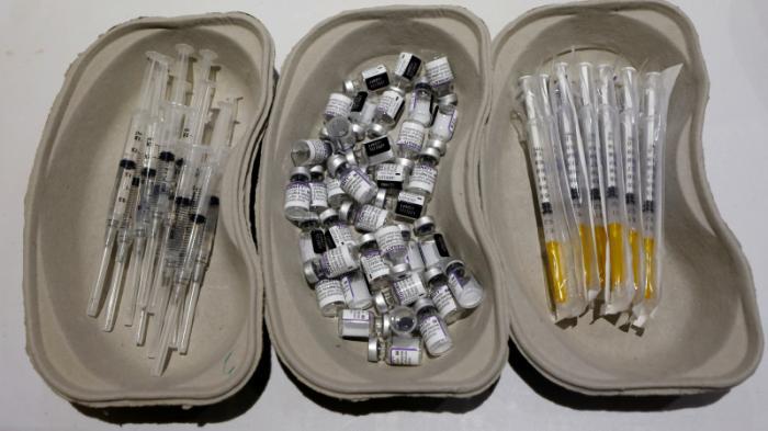 Мужчина получил 10 доз вакцины против COVID-19 за один день в Новой Зеландии
                13 декабря 2021, 19:39
