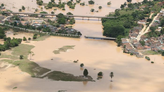 Бразилия борется с последствиями сильнейшего наводнения
                14 декабря 2021, 13:40