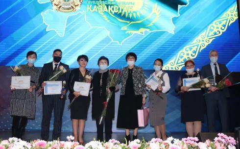Педагогов Карагандинской области наградили в честь юбилея Независимости Казахстана