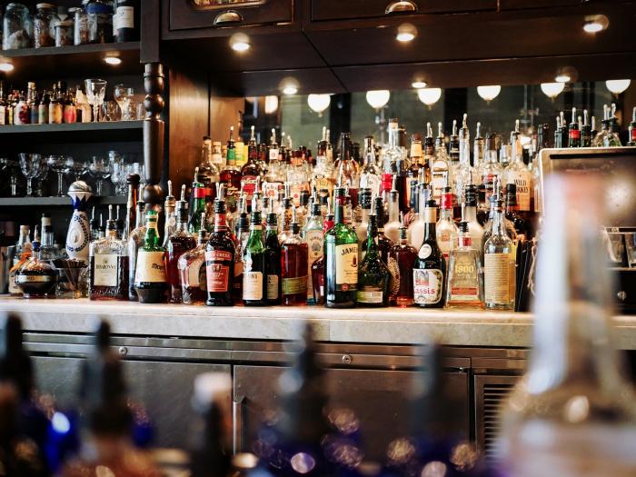 В Норвегии запретили продажу алкоголя в ресторанах и барах для борьбы с коронавирусом