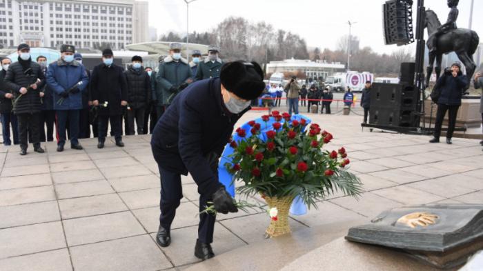 Сагинтаев принял участие в возложении цветов к монументу 