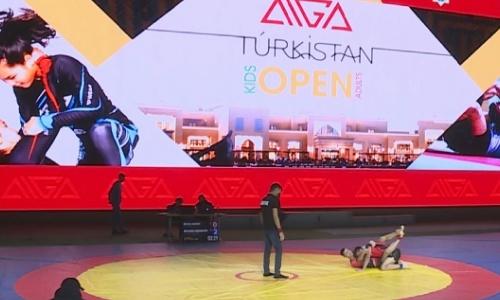 Международный турнир по грэпплингу прошел в Туркестане
