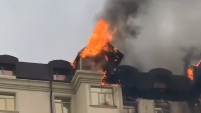 Крыша нового жилого комплекса горит в Актау
                19 декабря 2021, 16:55