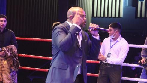 Звезда мирового бокса Рой Джонс стал почётным гостем международного турнира в Караганде