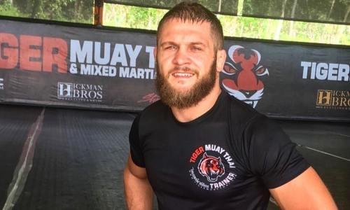 Рожденный в Казахстане боец UFC показал фото с чемпионом