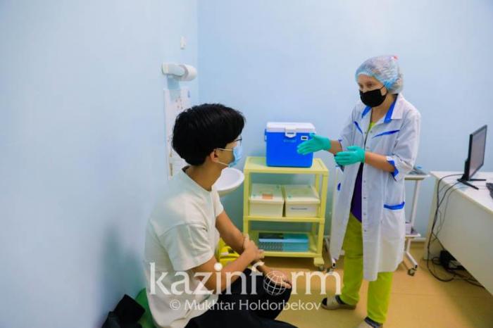 Более 187 тысяч казахстанских подростков вакцинированы Pfizer