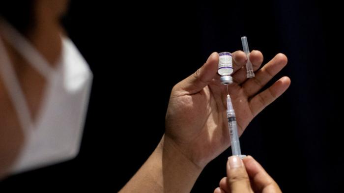Вакцину против всех штаммов коронавируса разрабатывают военные США
                23 декабря 2021, 07:30
