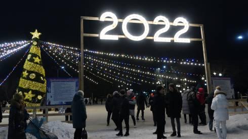 В Центральном парке Караганды официально открыли линейный каток и зажгли новогоднюю ёлку