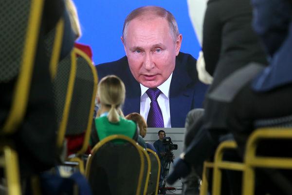 Большая пресс-конференция Владимира Путина продлилась 3 часа 55 минут