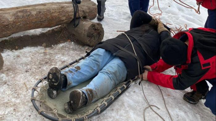 Спасатели пришли на помощь получившей повреждение туристке в горах Алматы
                27 декабря 2021, 00:06