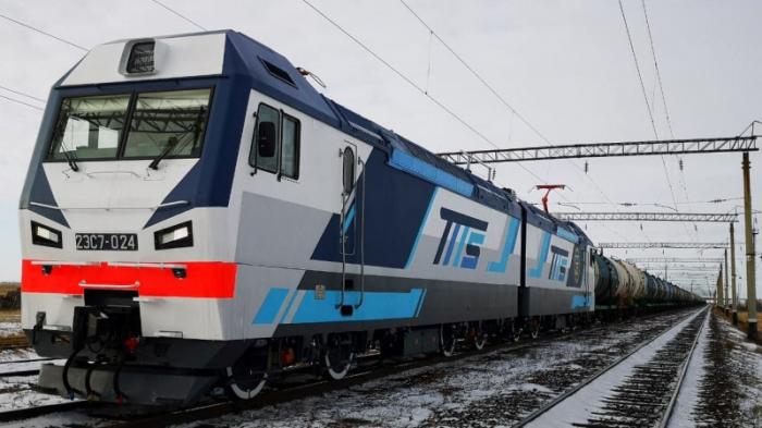В Казахстане впервые совершены перевозки поездов повышенной массы
                27 декабря 2021, 16:00