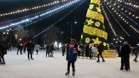 Катки и горки в Центральном парке Караганды будут работать всю новогоднюю ночь