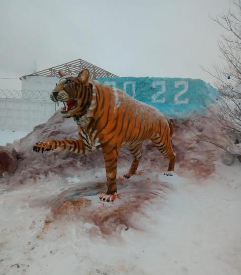 Работники «Караганды Су» сделали из снега символ наступающего 2022 года-снежную фигуру Тигра!