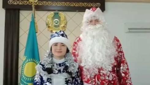 Дед Мороз и Снегурочка из ДЧС области поздравили жителей и гостей Карагандинской области