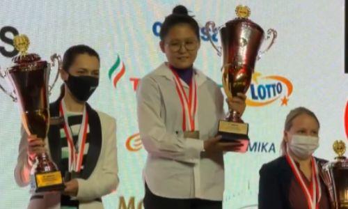 Появилось видео с награждения чемпионки мира-2021 Бибисары Асаубаевой