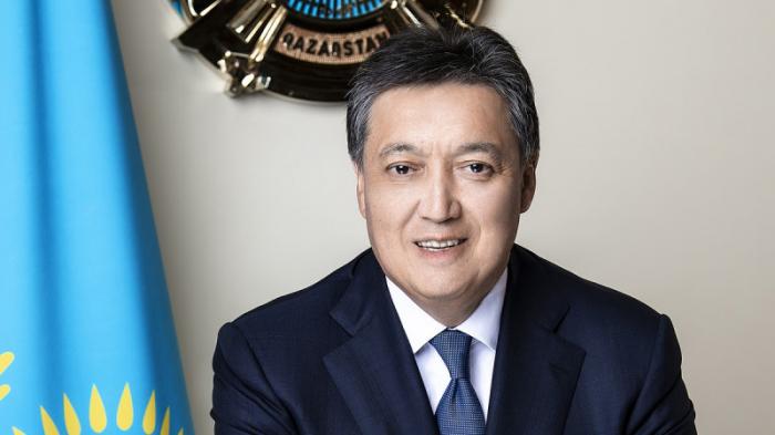 Премьер Мамин поздравил казахстанцев с Новым годом
                01 января 2022, 13:33