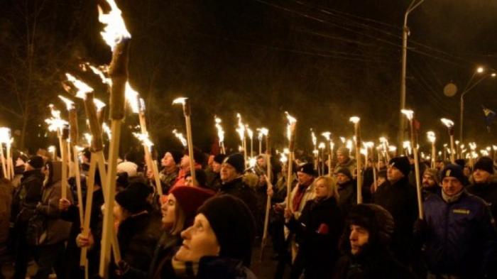 В Киеве прошло факельное шествие в честь дня рождения Бандеры
                02 января 2022, 02:30