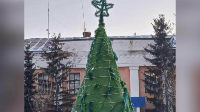 Кто установил елку из ковролина в селе в СКО, объяснили в акимате
                03 января 2022, 14:02