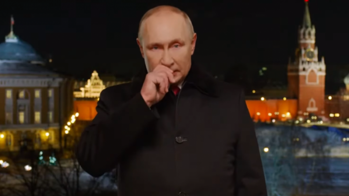 Зрители заметили странные детали в новогоднем обращении Путина
                04 января 2022, 08:30