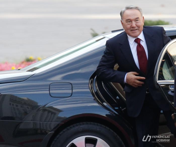 Назарбаев покинул Казахстан вместе со своими дочерями и их семьями
