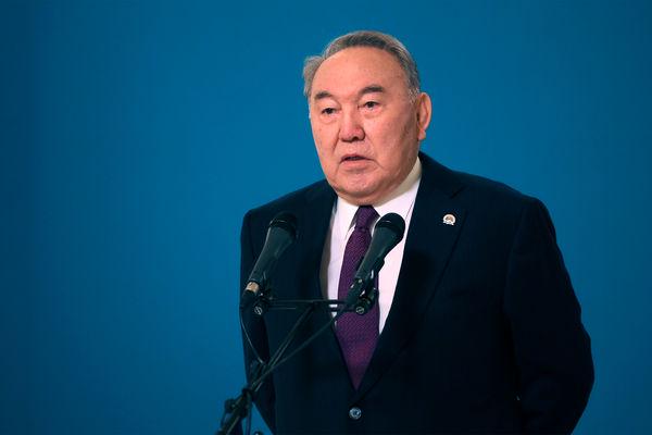 СМИ сообщили об отъезде Назарбаева и его дочерей из Казахстана