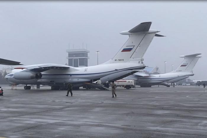 Переброска ведется круглосуточно: Россия выделила группировку из 70 самолетов для доставки войск в Казахстан