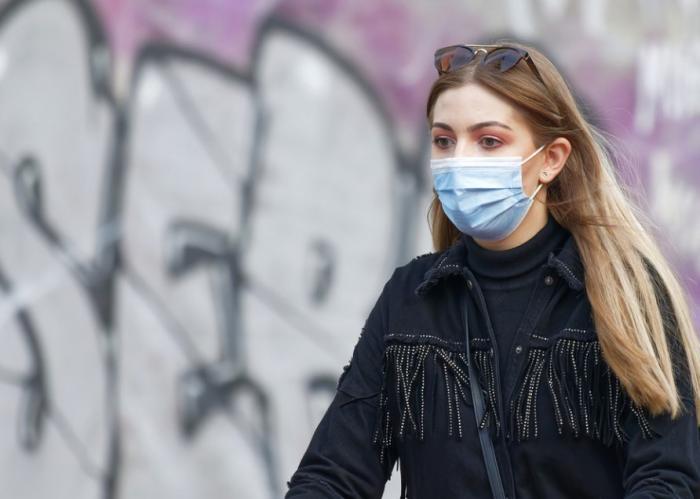 В Румынии запретили носить тканевые маска. Штраф – 574 доллара