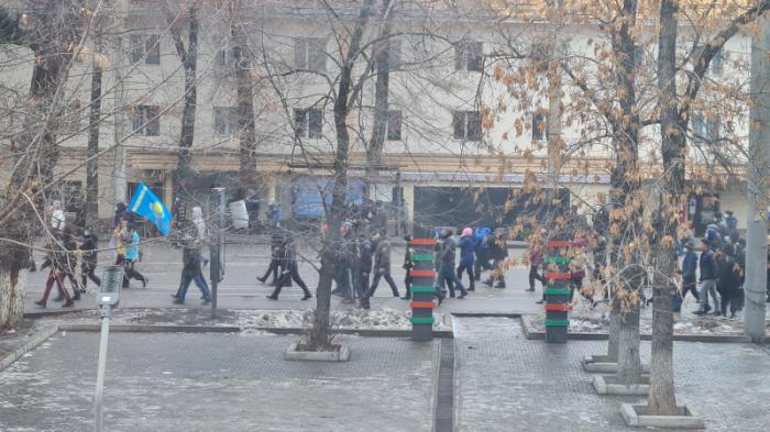 В Алматы военные столкнулись не с мирными митингующими - генерал-майор
                10 января 2022, 05:18