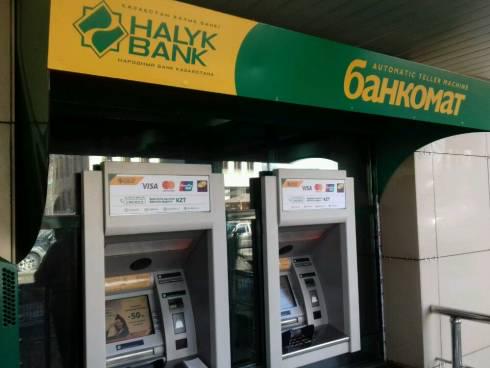В Караганде в очереди в банкомат избили инвалида