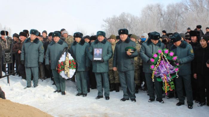 В ВКО похоронили офицера КНБ, погибшего от рук террористов
                11 января 2022, 13:37