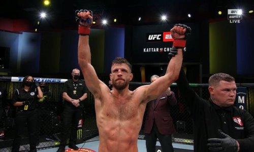 Первый турнир UFC в 2022 году завершился кровавой зарубой. Видео