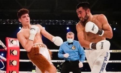Казахстанский боксер отрабатывает борцовские навыки после скандального поражения. Видео