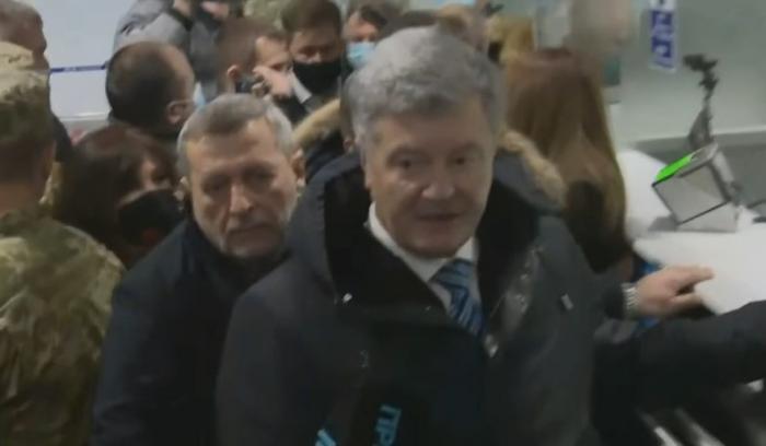 В Госпогранслужбе уверили, что не мешали Порошенко возвращаться в Украину