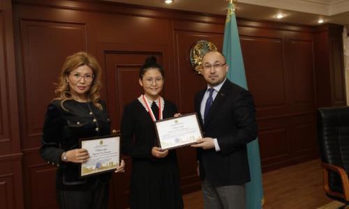Министр культуры и спорта РК обратился к казахстанской шахматистке после победы на чемпионате мира