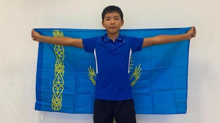 Казахстанский теннисист удерживает лидерство в чемпионской гонке 